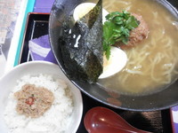 「どすこいらぁめん＋どすこい丼＋ｼｬｰﾍﾞｯﾄ　「750円」」@どすこいらぁめん 東大宮部屋の写真