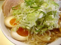 「しょう油味玉子ラーメン（薬味ネギ大盛）」@超ごってり麺 ごっつの写真