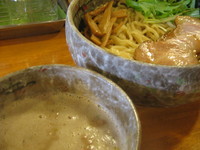 「燻つけ麺」@豚骨らーめん れんの写真