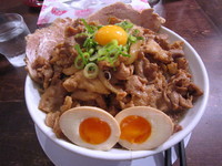 「肉ばかラーメン醤油(スペシャル・大盛)」@肉ばかラーメン なおじの写真