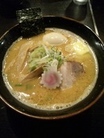 「うま辛みそにんにく（味付け玉子・バタートッピング）」@ラーメン・餃子 響の写真