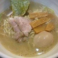 「煮干しソバ（味玉トッピング）」@入谷製麺の写真