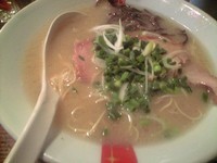 「豚王ﾗｰﾒﾝ+替玉+ﾗﾝﾁｾｯﾄ(一口餃子+ﾗｲｽ)」@ラーメン凪 豚王 渋谷店の写真