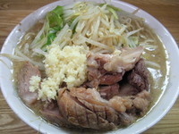 「小豚ラーメン　（ニンニク・カラメ）」@ラーメン二郎 赤羽店の写真