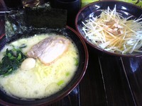 「とんこつ塩らーめん(かため)+味付白髪ネギ+小ライス」@横濱ラーメン アヤセ家の写真