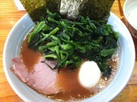 「朝ラー　（ホウレンソウ増し、500円＋0円）」@横浜ラーメン 武蔵家 大井町店の写真