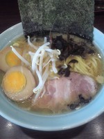 「ラーメン並、味玉、ライス（６５０＋１００＋１５０）」@横浜ラーメン 増田家 幕張店の写真