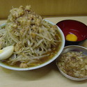 ラーメン（ヤサイ、アブラ）+生卵