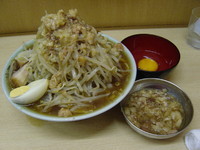 「ラーメン（ヤサイ、アブラ）+生卵」@ラーメン富士丸 北浦和店の写真