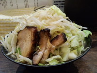 「豚醤油ラーメン+野菜まし【700円】」@麺バカ息子の写真