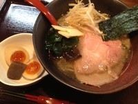 「塩ラーメン＋煮込み玉子（￥790＋￥100）」@一酵やの写真