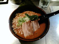 「豚骨醤油ラ～メン＋替玉（無料）￥７００円。」@拉麺 福徳 笹塚店の写真