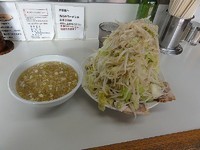 「つけ麺750円　細切れ豚100円野菜マシマシ」@ラーメン大 我孫子店の写真