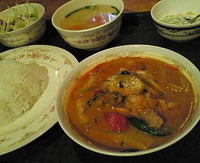 「ゲーンペッド（レッドカレー）　６８０円」@タイ居酒屋 トンタイの写真