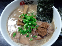 「らーめん(魚介豚骨スープ)(700円)」@らーめん三獣使の写真