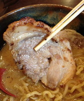 「北海道味噌・味噌漬け炙りチャーシュー麺」@蔵deらーめんの写真