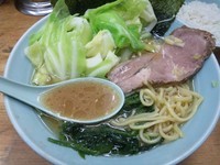 「ラーメン（並）￥650・キャベツ￥100・ライス（小）」@横浜ラーメン 武蔵家 志木店の写真