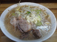 「小ラーメン(ヤサイ少なめニンニク少なめ)\650」@ラーメン二郎 赤羽店の写真