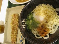 「カレーセット(温玉ぶっかけ小)＆ちくわ磯辺揚げ604円」@はなまるうどん 千住ミルディス店の写真