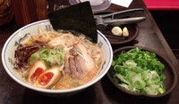 「煮玉子メンマ入り味噌ラーメン＋ネギ二種＋生搾りニンニク」@ラーメン一心 本店の写真