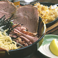 「チャーシュー油そば（白、中盛）+鉄板めし（1000円）」@ぼっけもんの写真