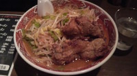 「鷹の爪ラーメン+プチ唐揚げ+野菜多め」@旨辛ラーメン 味一の写真