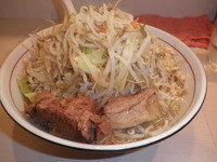 「ラーメン（７００円）野菜・ニンニク」@らーめん まひるの写真