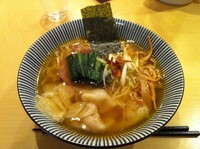 「雲呑塩そば（平打ち麺） 950」@饗 くろ㐂の写真