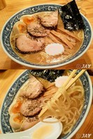 「「特製中華そば」￥850」@中華そば 青葉 新宿店の写真