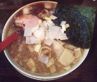 「煮干ラーメン：680円」@すごい煮干ラーメン凪 渋谷東口店の写真