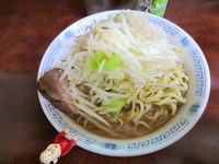 「ラーメン 小・ニンニク」@ラーメン二郎 めじろ台法政大学前店の写真