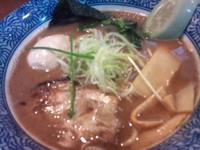 「味玉醤油らーめん（豚骨魚介味）」@麺屋 青山 本店の写真