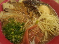 「半熟味玉とんこつらーめん＋チャーシュー」@手仕込み麺屋 すずなみの写真