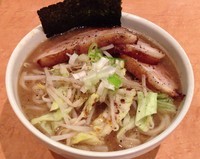 「半肉豚骨醤油ラーメン 大盛り」@麺家 一鶴の写真
