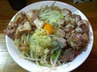 「油そば＋豚１枚分　（800円＋0円）」@ラーメン髭の写真