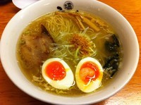 「塩玉らーめん (850円)」@塩専門 ひるがお 東京駅店の写真