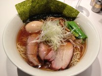 「鶏と魚介の豊潤　特製醤油ラーメン」@麺処 ほん田 東京駅一番街店の写真