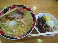 「みそ野菜らーめん850円　ミニチャーシュー丼350円」@らーめん西や 本店の写真