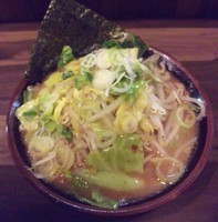 「キャベツともやしラーメン：800円」@神田ラーメン わいず 神田本店の写真