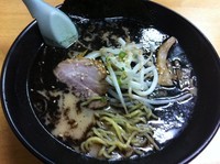 「黒ラーメン」@芳月の写真