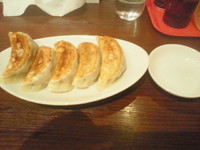 「手作り餃子 398円」@らーめんBAR 963の写真