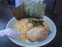 「とんこつ醤油ラーメン＋半ライス（500円＋50円）」@横浜家系らーめん 魂心家 あざみ野店の写真