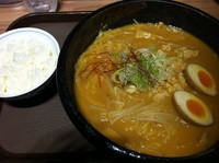 「味噌ホルモンラーメン」@王華 新千歳空港の写真