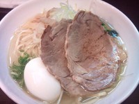 「塩ラーメン＋白髪ネギ＋だし味玉子＋クーポン（チャー増し）」@らーめん紬麦の写真