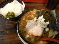 「煮干しラーメン（麺かた・味普通・油普通）＋ごはん」@すごい煮干ラーメン凪 渋谷東口店の写真