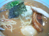 「海老むじゃきそば／醤油＋味玉（￥７５０＋１００）」@麺屋 むじゃきの写真