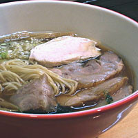 「醤油ラーメン + 肉まし（700円＋200円）」@ら～めん 桜食堂。の写真