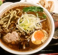 「黒おにらーめん＋手作り餃子(肉)790円＋290円 +税」@赤おに黒おに 野田店の写真