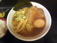 「甘にぼし醤油+煮玉子+ライス小」@らーめん山猫亭の写真