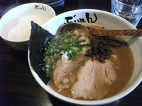 「特製濃厚豚そば＋サービスライス」@濃厚豚そば ぶれんの写真